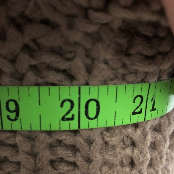 Womens Tan GUESS Sweater. Size XS. Single Mom Breast Cancer Fundraiser. - Picture 7 of 8